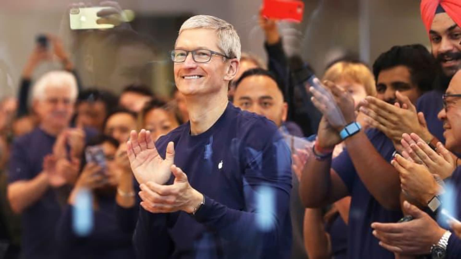 Tim Cook intră în istoria tehnologiei - astăzi, ultima zi ca CEO al Apple! A preluat compania de la Steve Jobs și o lasă la peste 5.000 de miliarde $