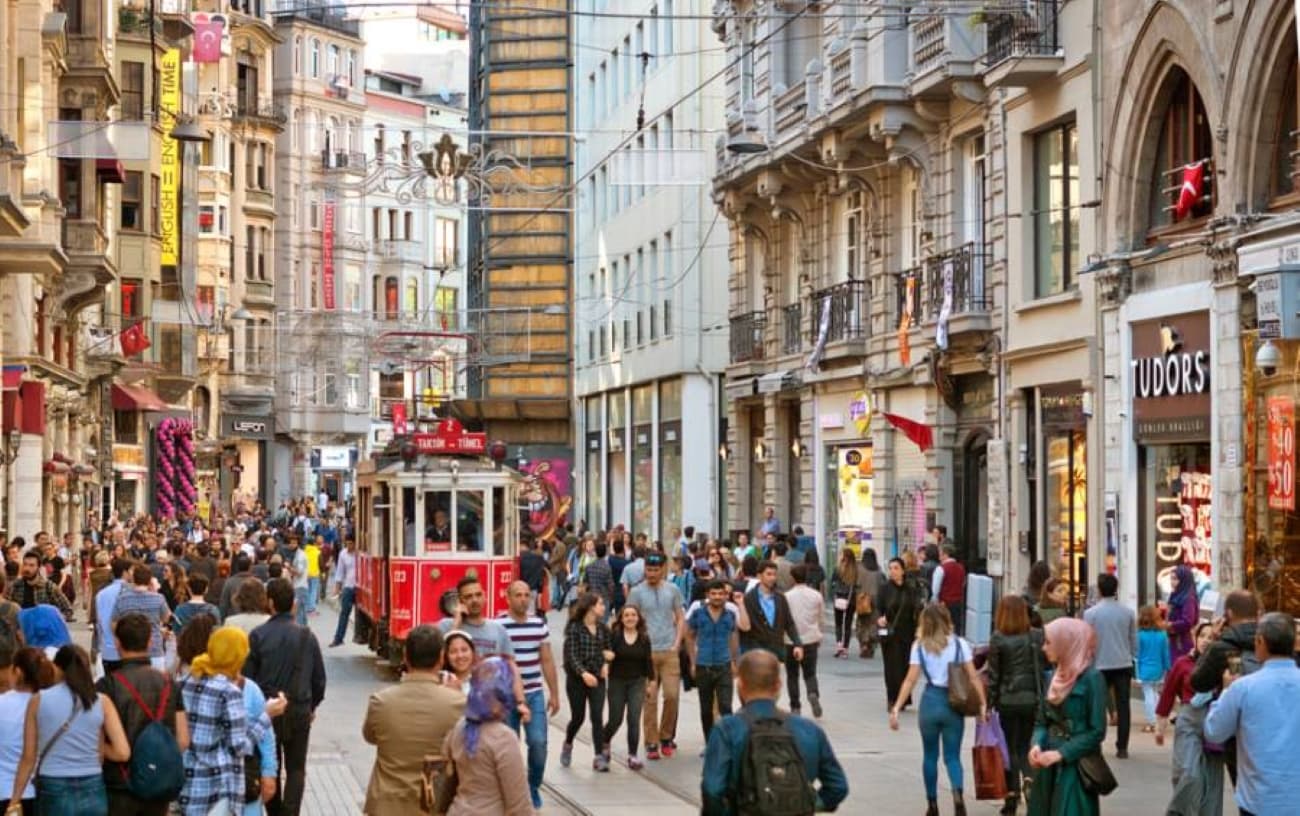 Consumul s-a prăbușit. România, campioana Europei la scăderea vânzărilor din retail.