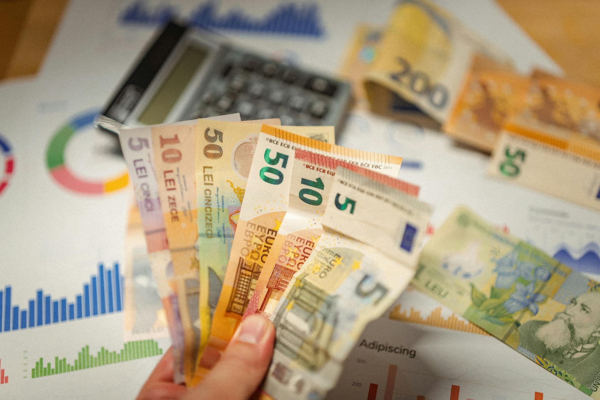 România frânează împrumuturile de pe piețele externe. Trezoreria așteaptă formarea unui nou Guvern înainte de o nouă emisiune de eurobonduri