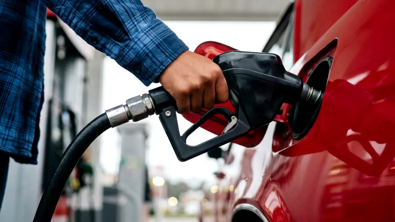 Cât din prețul benzinei sunt taxe și cât costă efectiv combustibilul