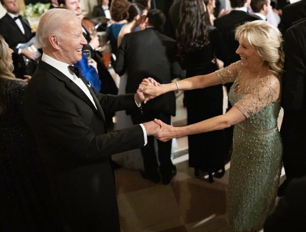 Petrecere în familia Biden! „Nu aş vrea să dansez cu nimeni altcineva. La mulţi ani, Joe! Te iubesc” FOTO