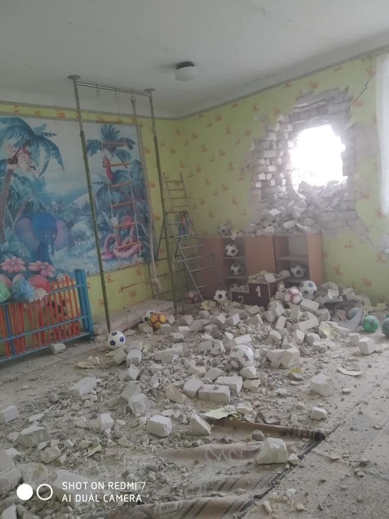 IMAGINI cu grădinița bombardată de către separatiștii pro-ruși din Lugansk