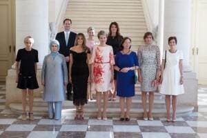 Brigitte Macron, într-o ţinută îndrăzneaţă la prima ieşire importantă ca Primă Doamnă a Franţei
