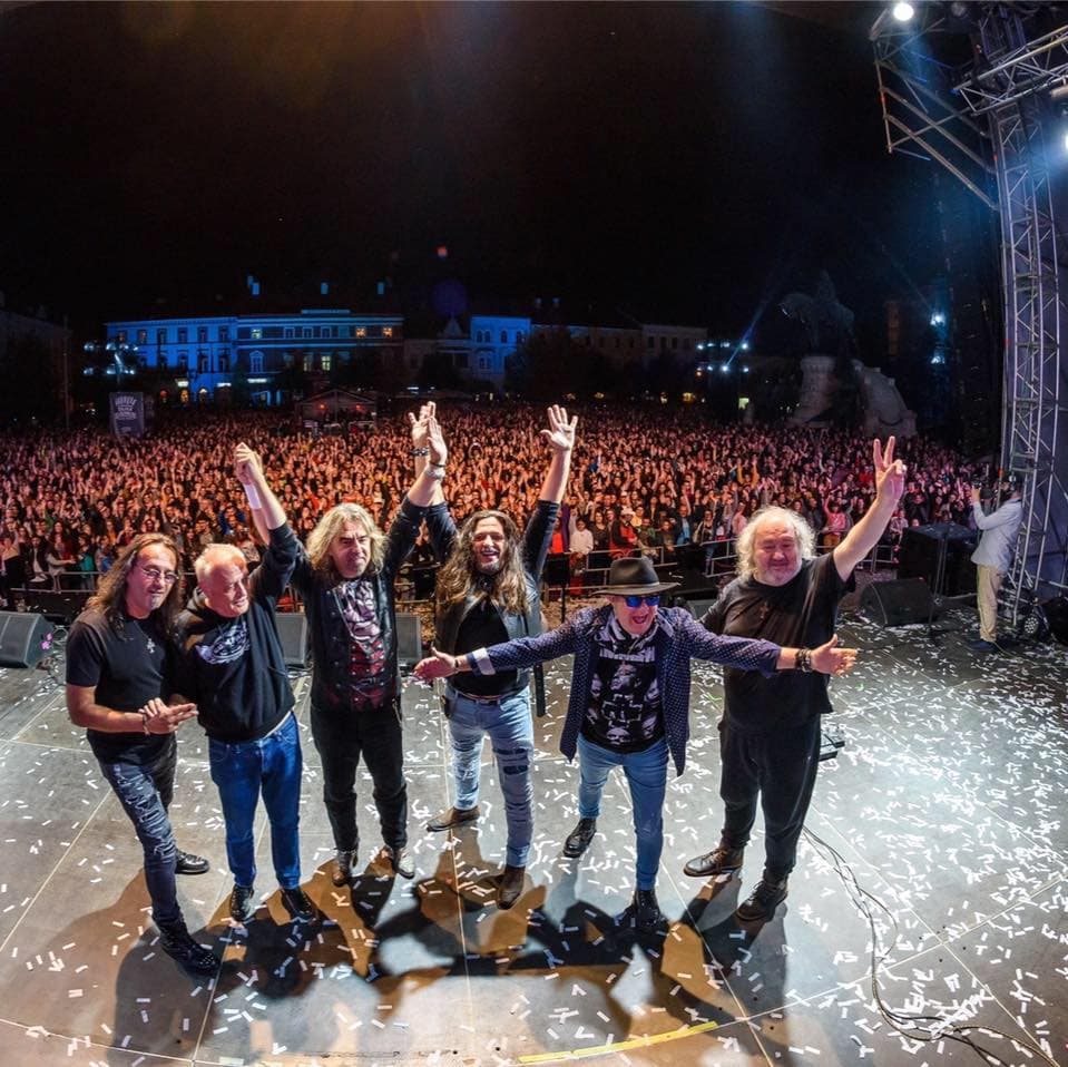 Cât costă cazarea la pensiunea rock a lui Coco de la Compact de lângă Brașov. Este și un muzeu dedicat legendarei formații
