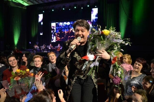 Paul Surugiu ”Fuego” refuză orice propunere de afaceri: ”Aș da faliment imediat. Nu sunt comerciant” Câte vile și mașini are artistul!