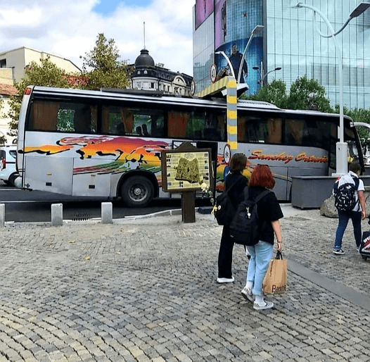 Un TIR a blocat circulația în Pasajul Unirii. A forțat intrarea deși depășea cu mult înalțimea admisă