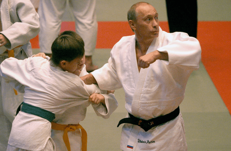 Vladimir Putin împlinește azi 70 de ani. Șapte momente-cheie care i-au marcat existența, în viziunea profesorului Mark Galeotti