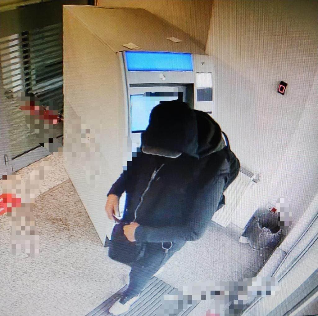 Percheziții DIICOT în București! Bancomatele unei bănci au fost încărcate cu bani falși