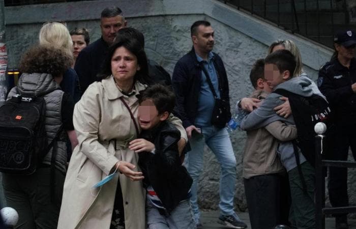 Atac armat într-o scoală din Serbia. Un elev, arestat
