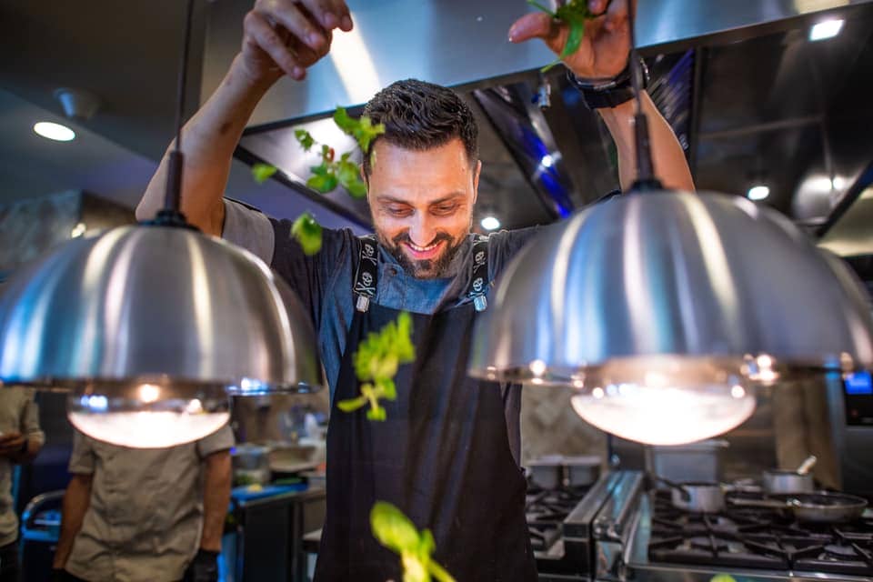 Orlando Zaharia, noua vedetă ”Chefi la cuțite” vine de la Cotroceni. Bucătarul chef a fost responsabil de oalele de la Președinția României