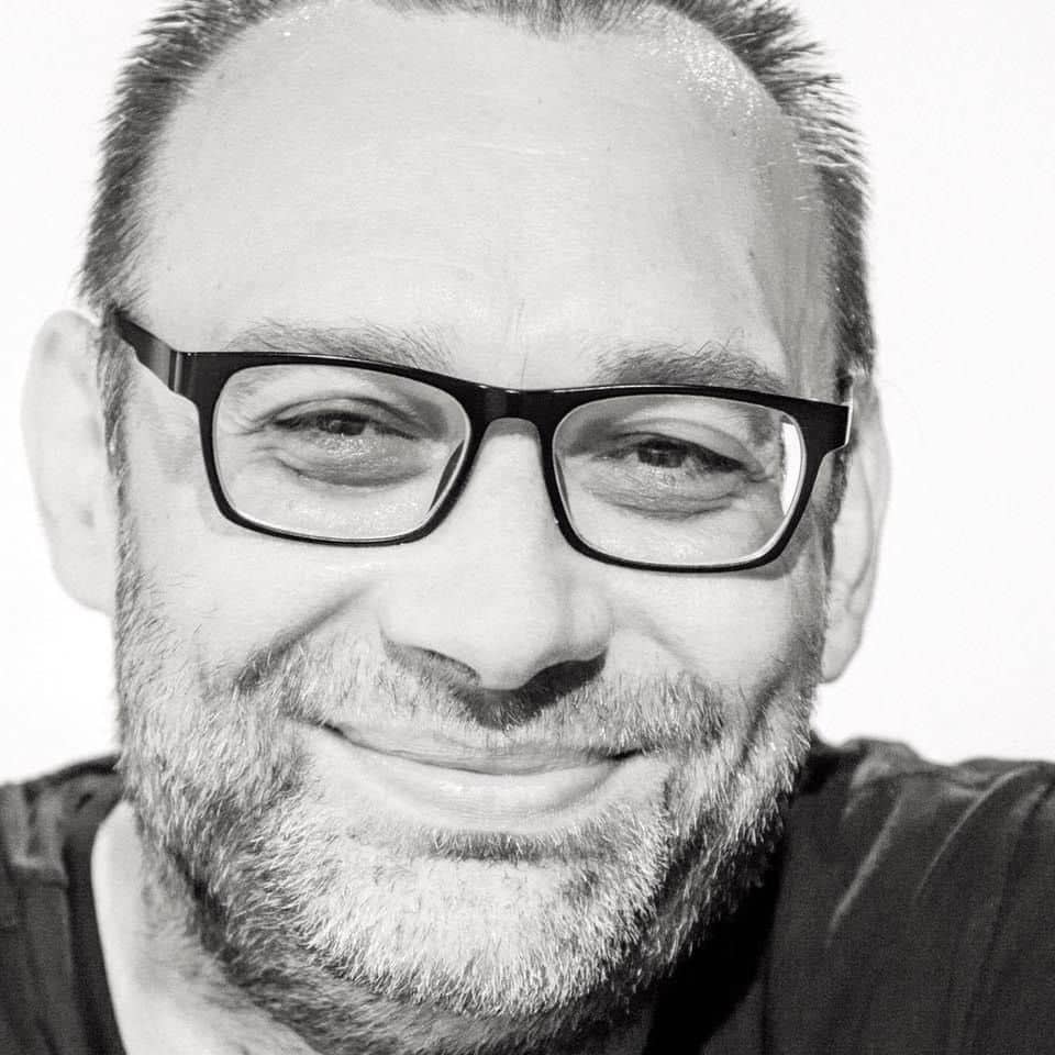 BOGDAN BUDEȘ: „Orice piesă de teatru valoroasă conține un adevăr mai înalt decât simplele acțiuni”