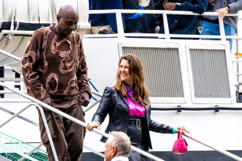 Prințesa Norvegiei își unește destinul cu un șaman afro-american! O nuntă între scandal și tradiție