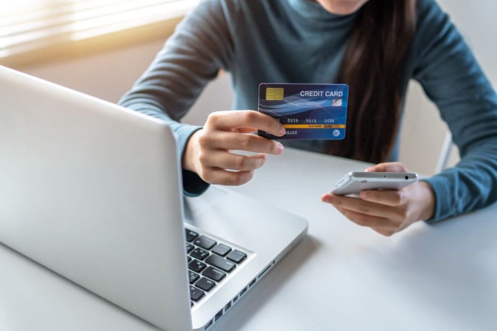 Avantajele și dezavantajele depunerilor cu cardul la cazinouri online