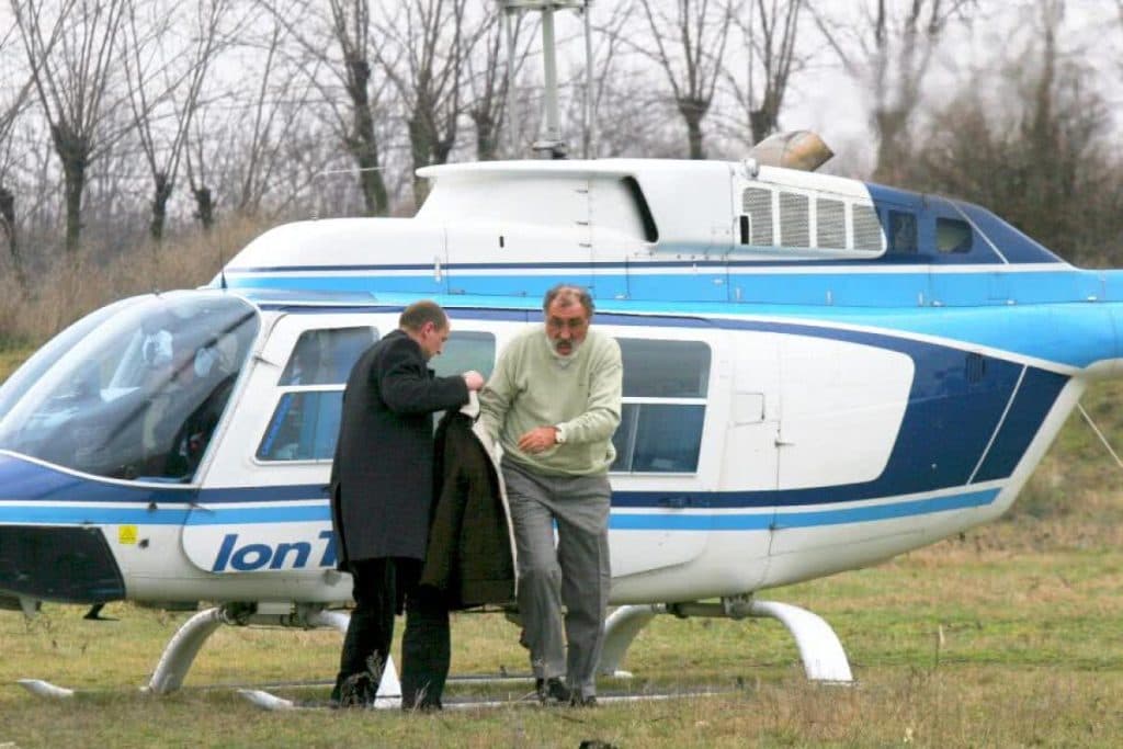 Cine sunt milionarii României care zboară cu propriile elicoptere