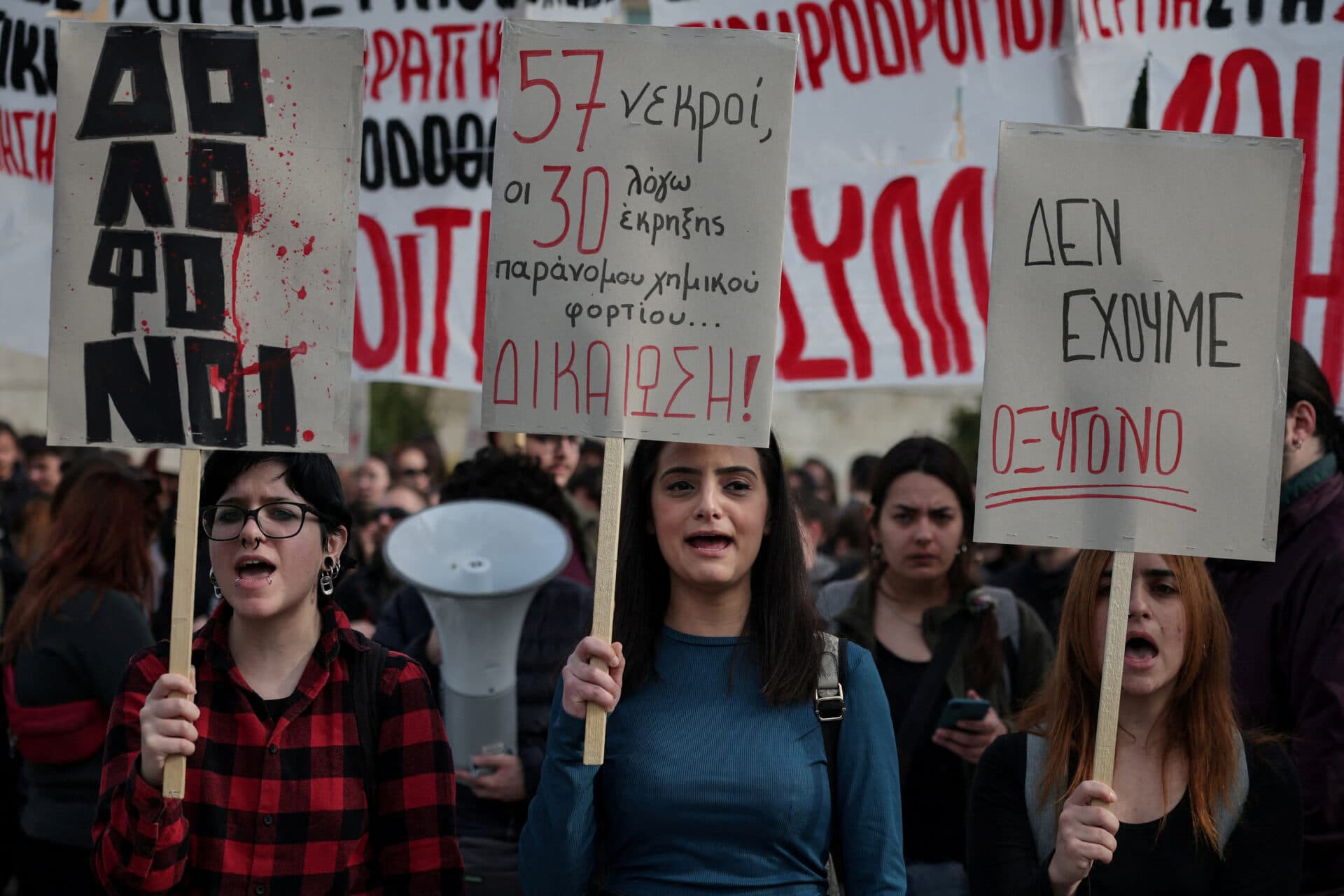 „Nu vom uita!”: Zeci de mii de greci cer responsabilitate după tragedia feroviară