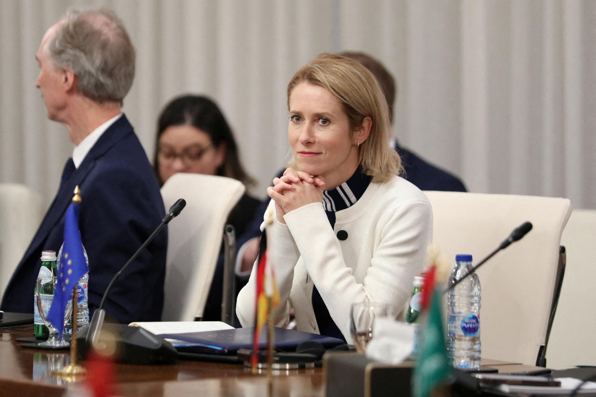 UE nu va ridica sancțiunile împotriva Siriei deocamdată