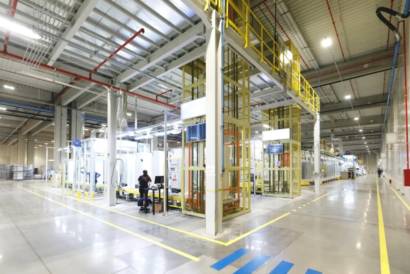 Concedieri colective la o fabrică deschisă abia acum 3 ani în România. 500 de oameni rămân pe drumuri