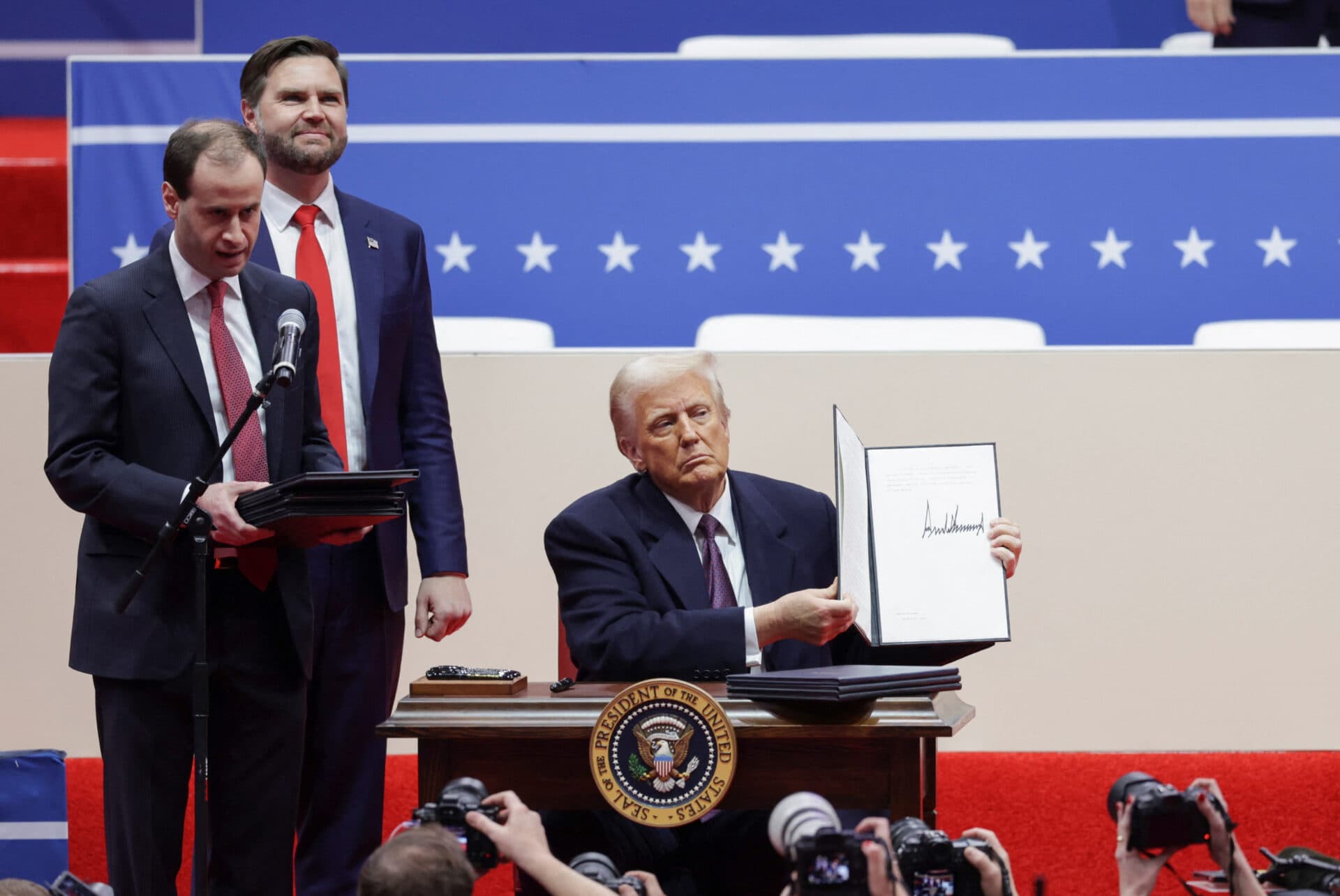 Circa 1.500 de americani condamnați, grațiați de Trump cu o semnătură