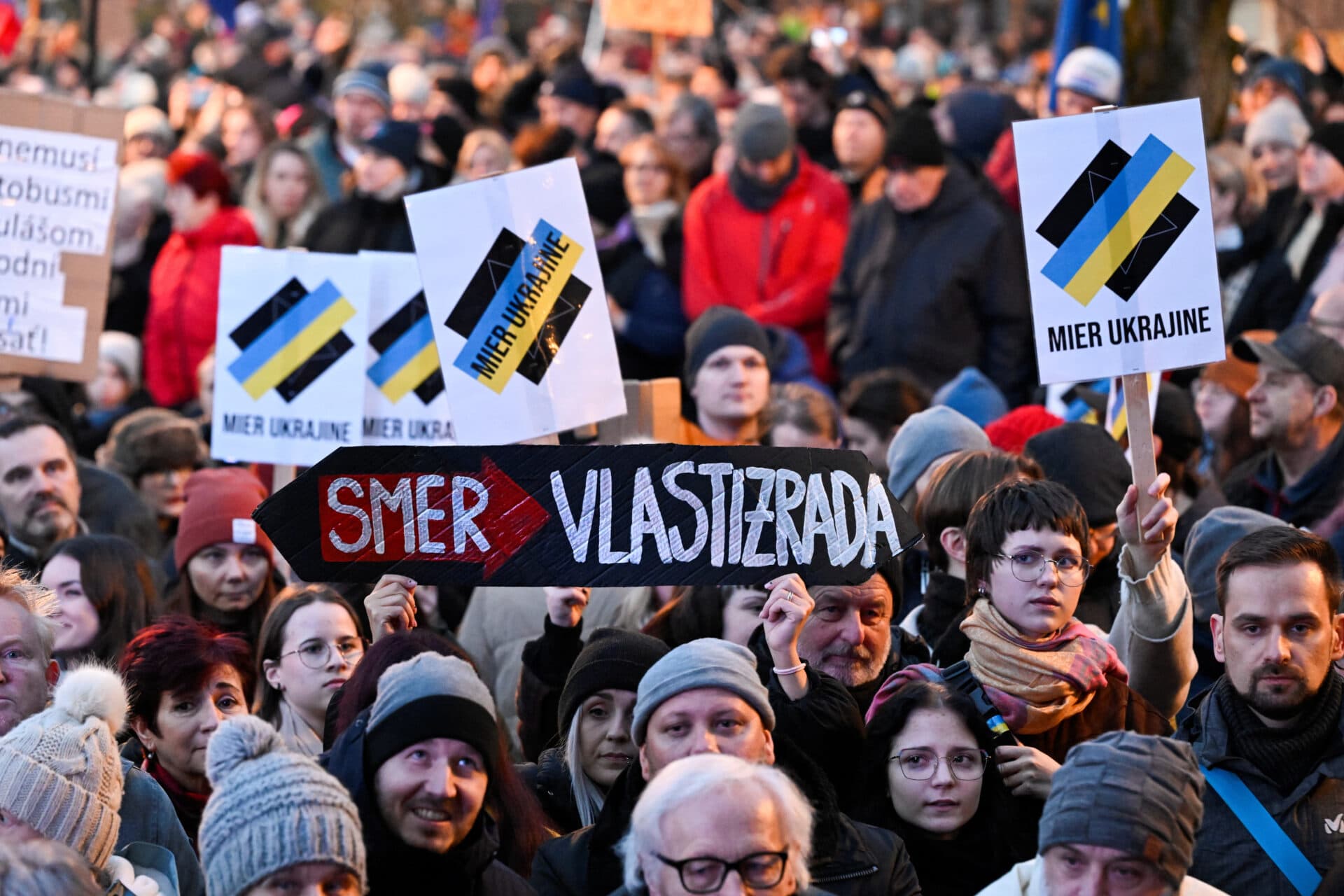 Slovacia, în stradă. Proteste masive împotriva politicii pro-ruse a lui Fico