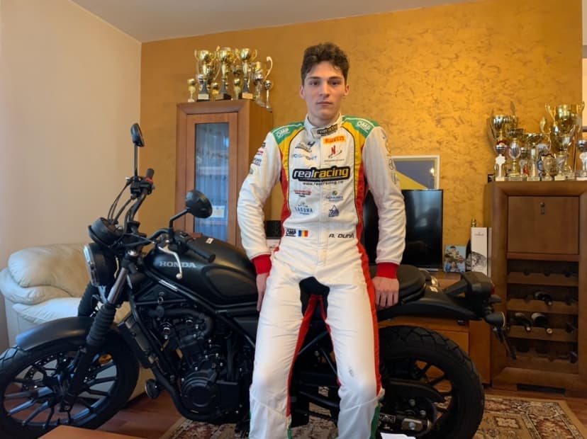 Andrei Dună, românul care s-a duelat cu Verstappen pe simulator!