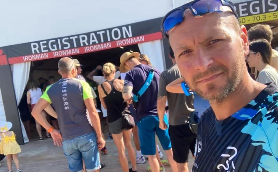 Hairstylistul cu zece curse de Half Ironman terminate se antrenează pe zăpadă la -6 grade!