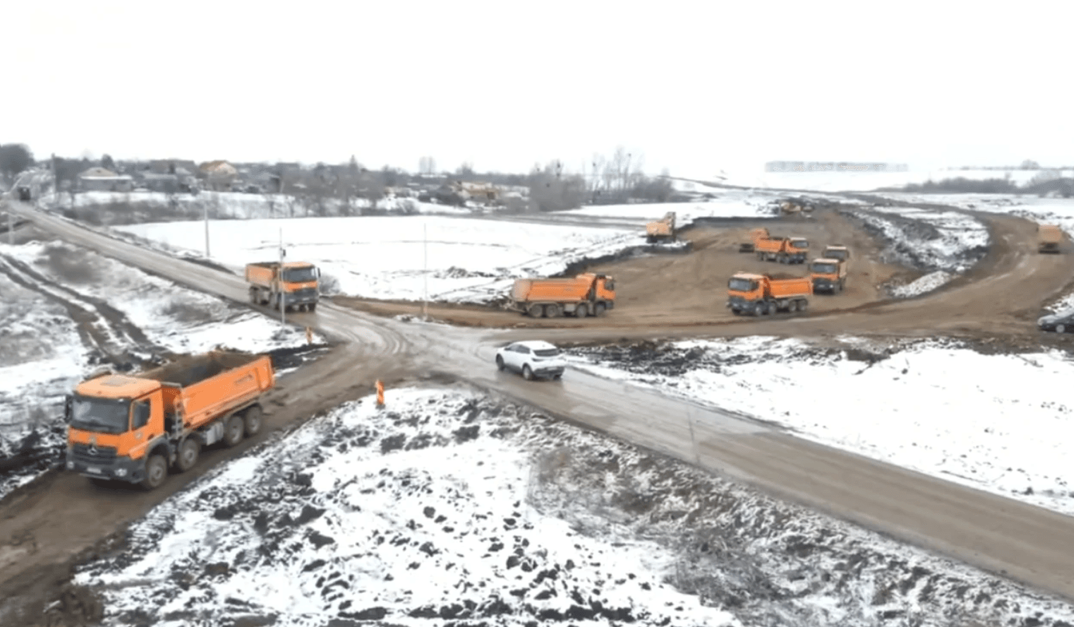 Lucrările la Autostrada Moldovei continuă și pe zăpadă. În ce stadiu se află cele trei loturi din sectorul Bacău - Pașcani