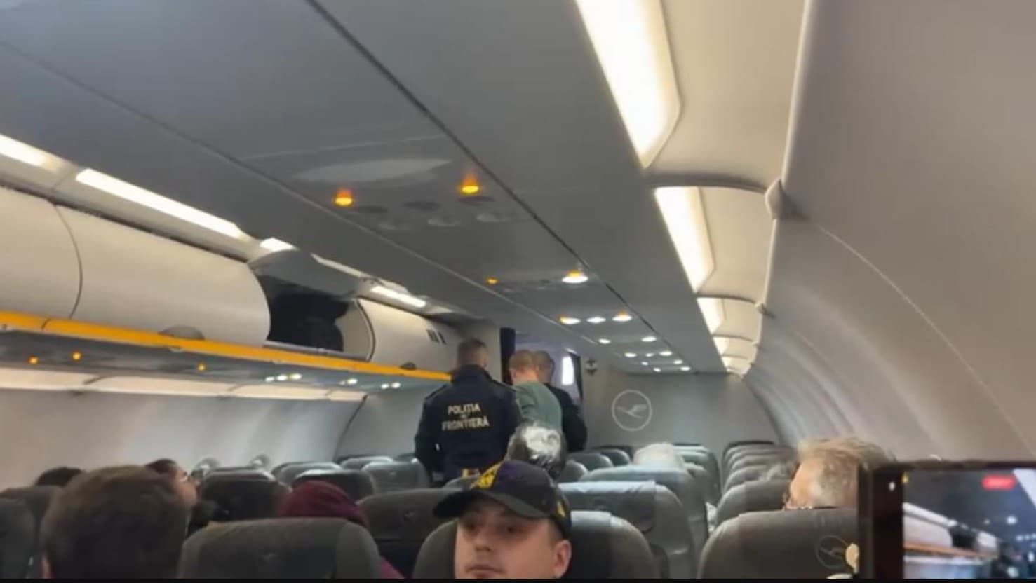 Un avion care a decolat de pe Otopeni a aterizat de urgență după jumătate de oră din cauza comportamentului bizar al unui pasager