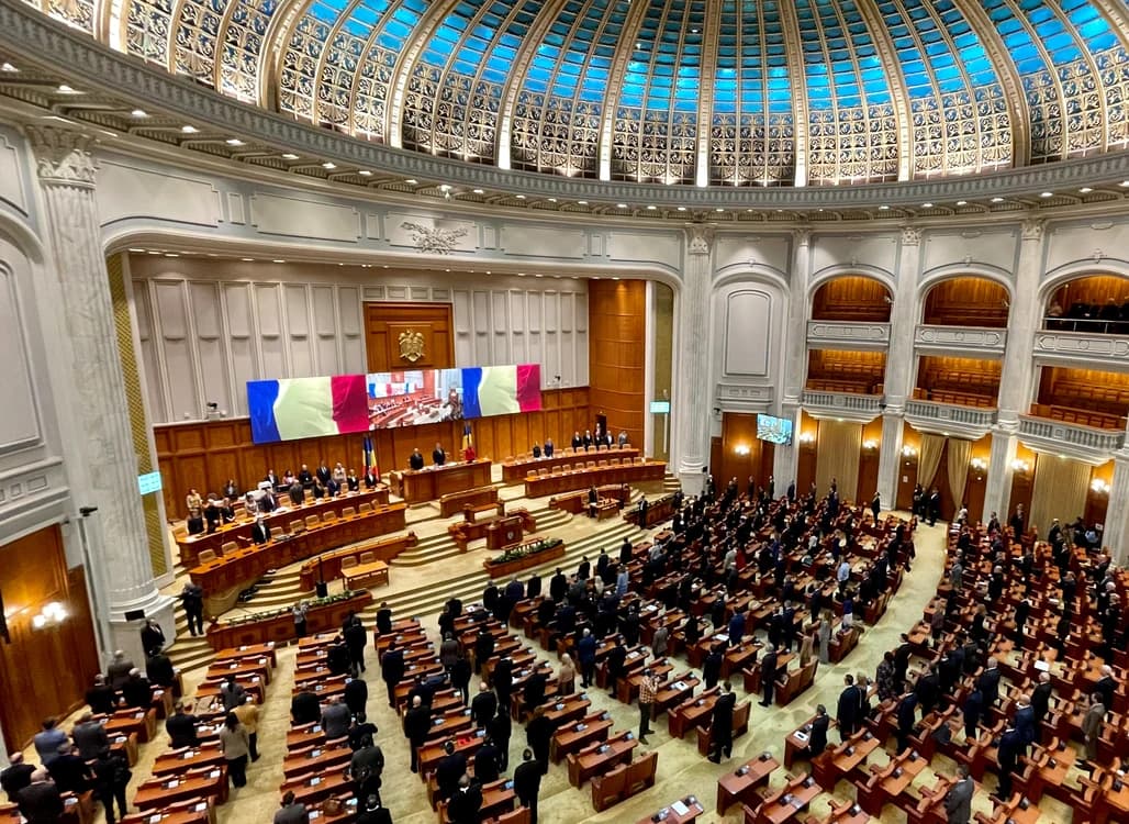 Plenul Camerei Deputaților a aprobat reducerea posturilor