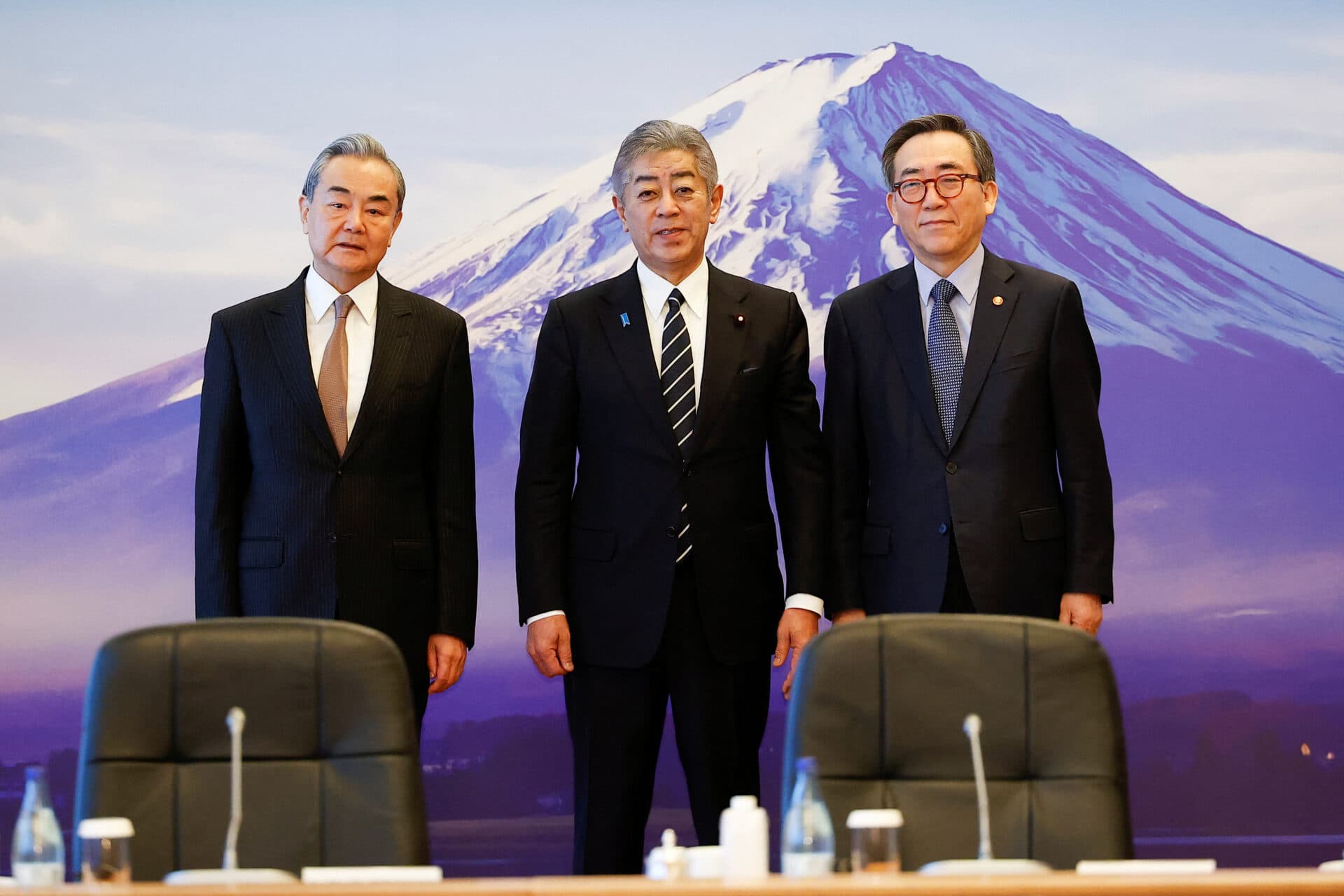 Summit la Tokyo. Japonia, China și Coreea de Sud caută soluții pentru stabilitatea regională