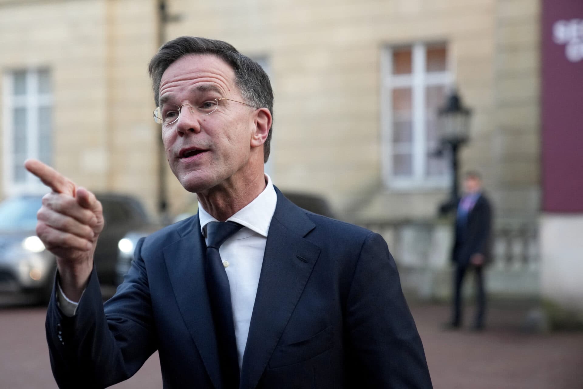 Industria de apărare, mobilizare totală. Rutte cere acțiuni rapide pentru apărare