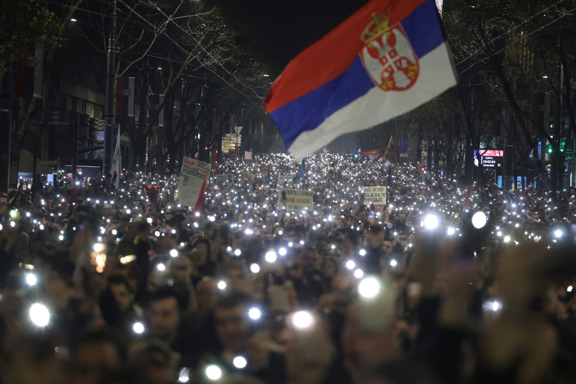 Rusia, în spatele reprimării protestelor din Serbia. Viceprim-ministrul Vulin mulțumește spionajului rus
