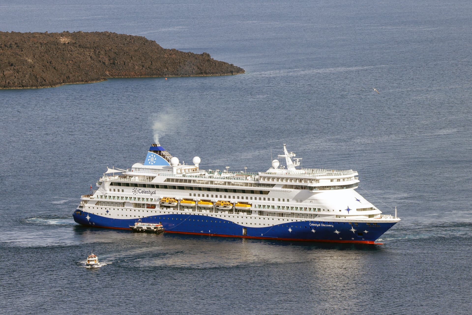 Santorini revine la viață. Primii turiști revin pe insulă