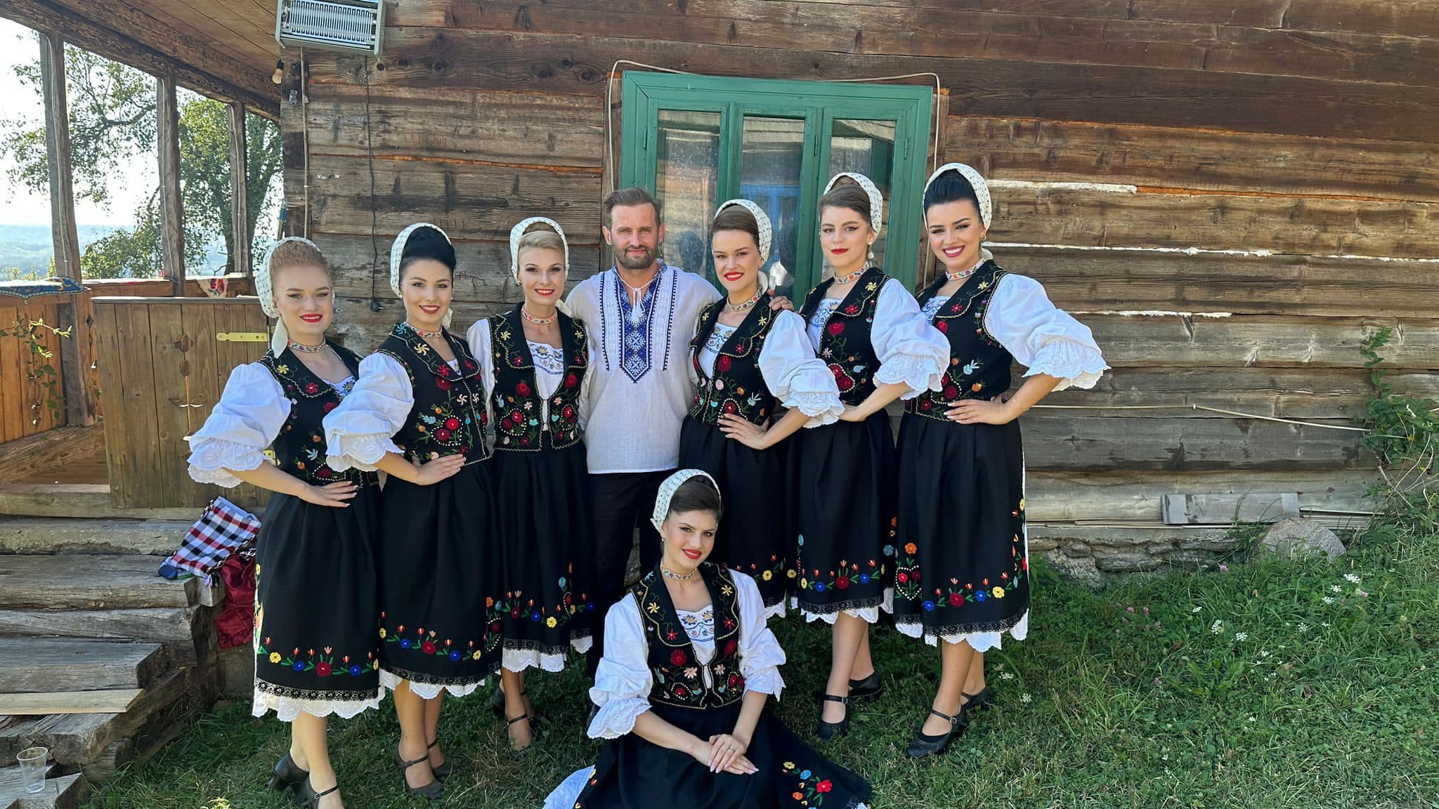 Sorin Brotnei își deschide pensiune în Maramureș! Când vor putea turiștii să rezerve cazare la casele restaurate de fostul star Akcent