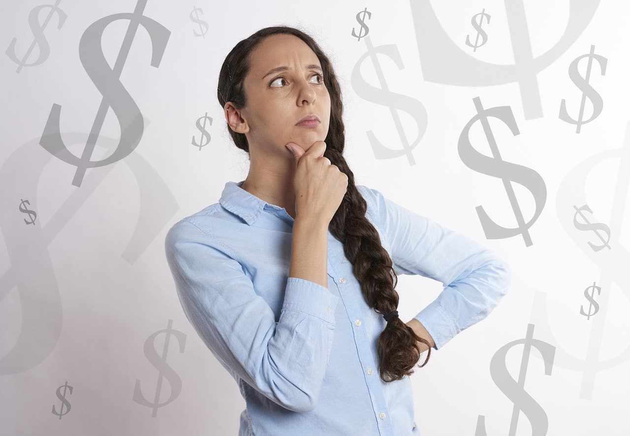 Paradox în România: Nu putem economisi, dar ne gândim la credite