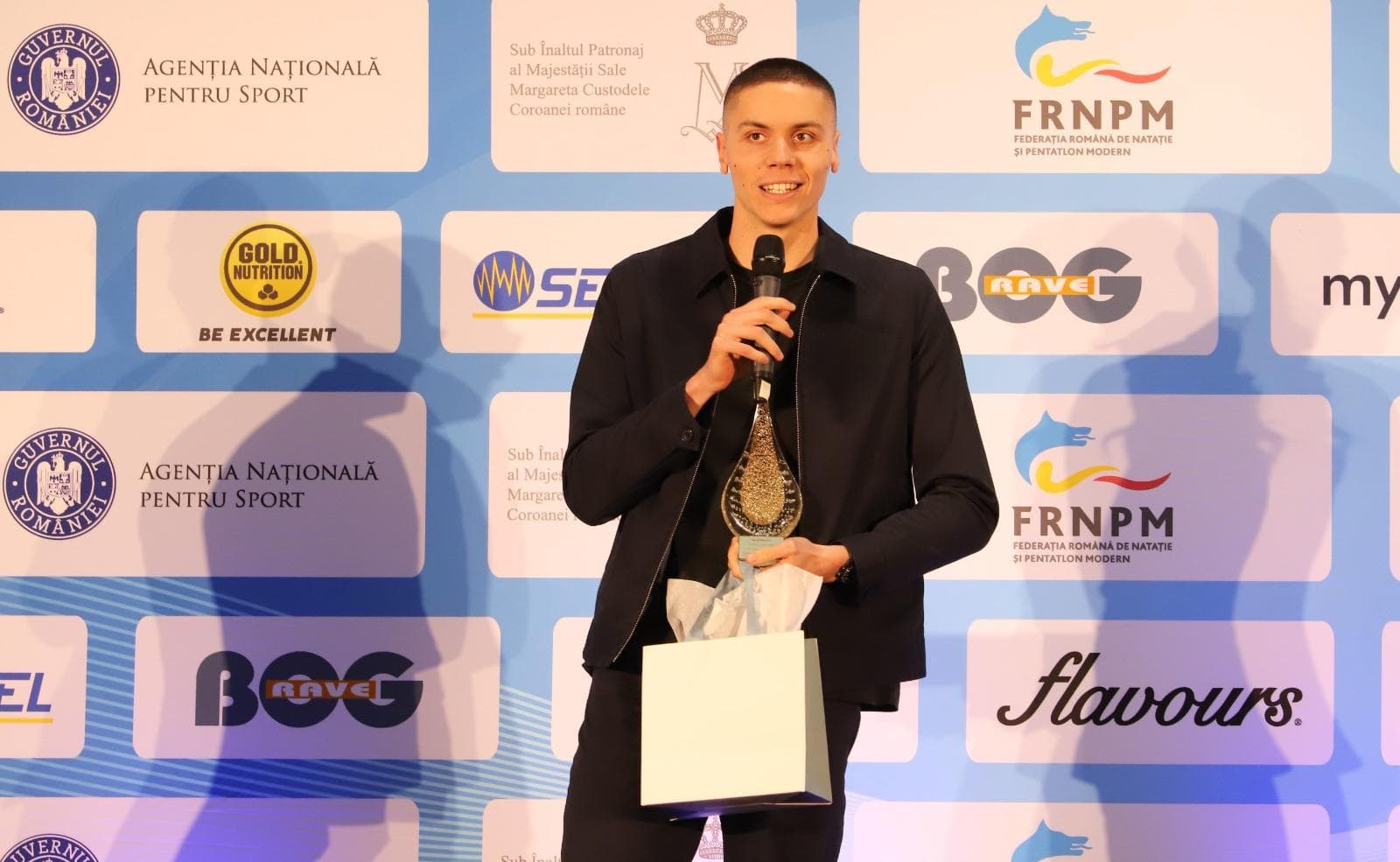 David Popovici s-a încălzit pentru Naționale cu premiul „Sportivul anului”