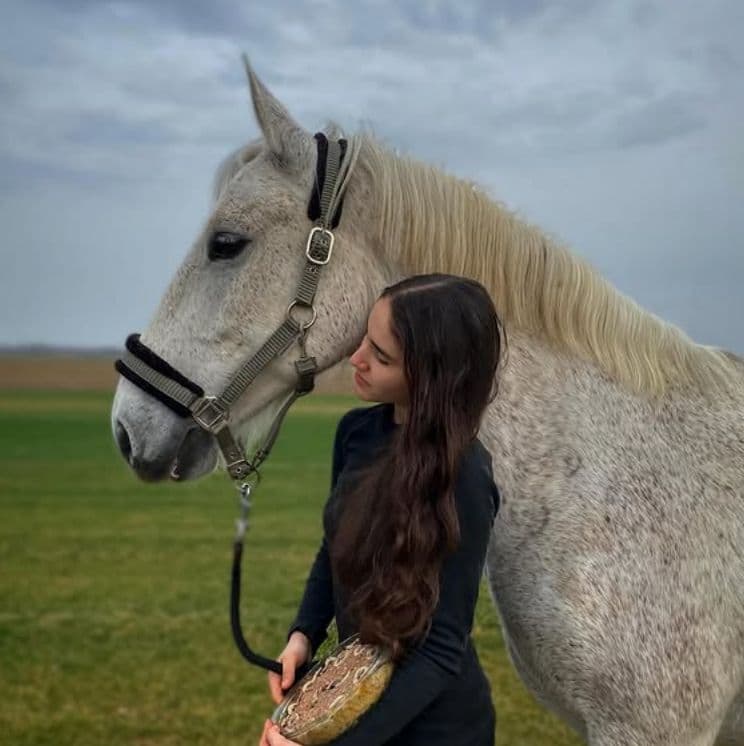 După șapte ani de balet, Maya Terzi strălucește la dresaj