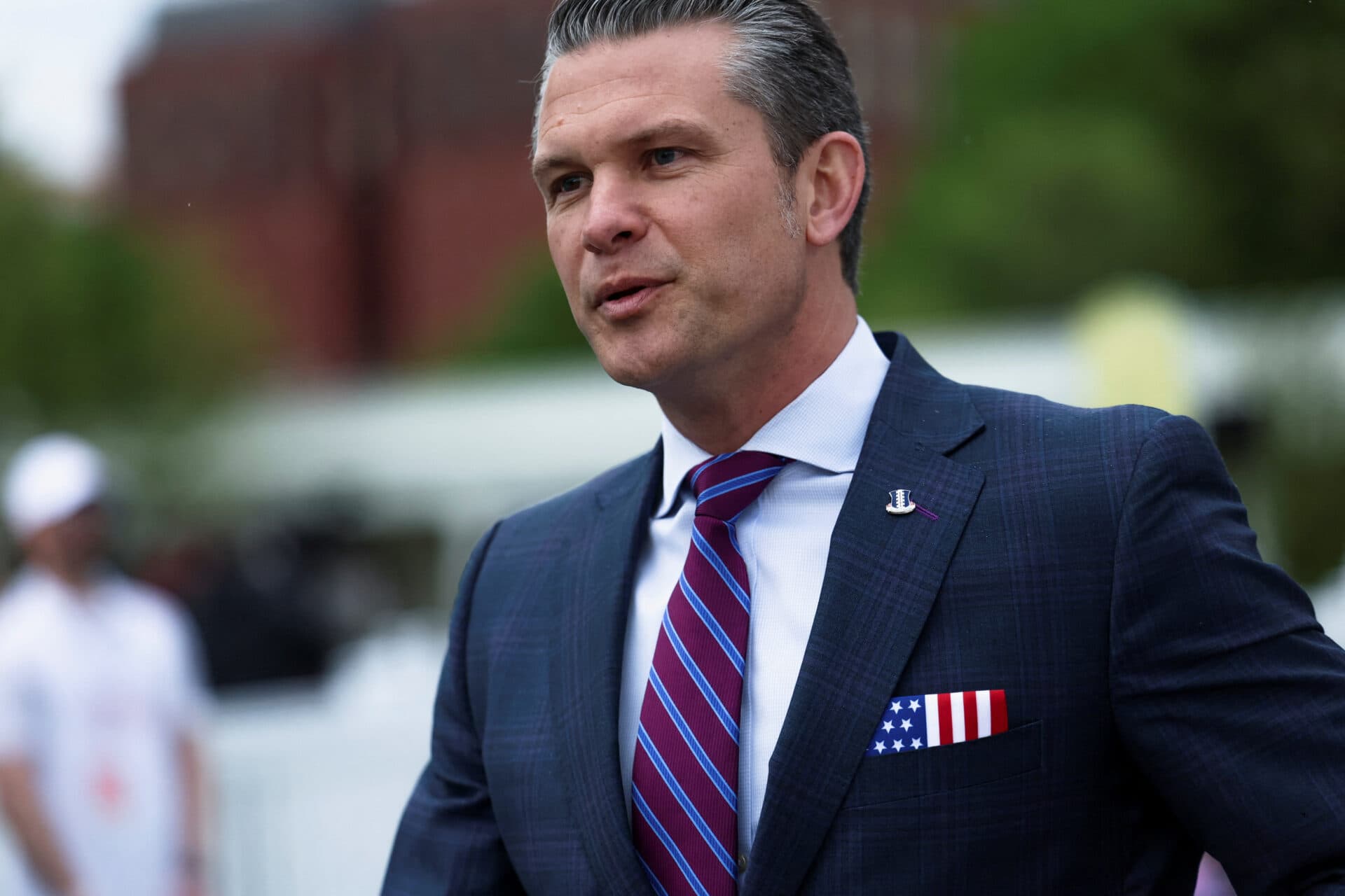 Hegseth, între suspiciuni de neglijență/incompetență și susținerea Casei Albe