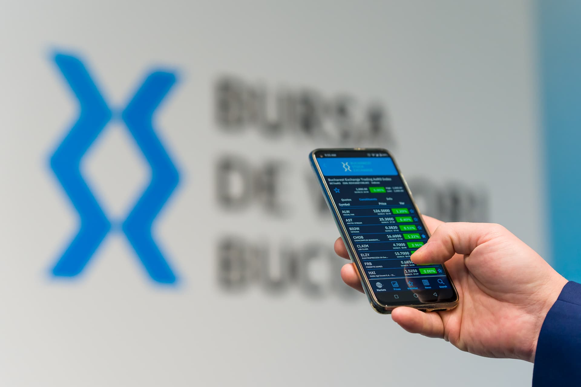 Cum te afectează prăbușirea bursieră dacă ai credite în lei sau euro - ghid complet 2025