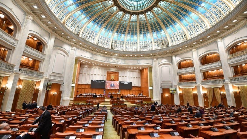 Scandal pe tema pensiilor. AUR forțează dezbaterea în plenul Senatului