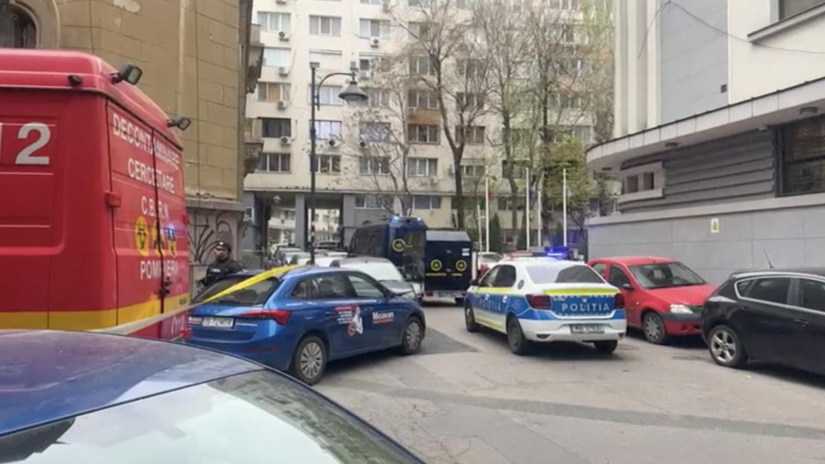 Alertă în București. Mai multe plicuri cu praf suspect au fost trimise la instituții importante