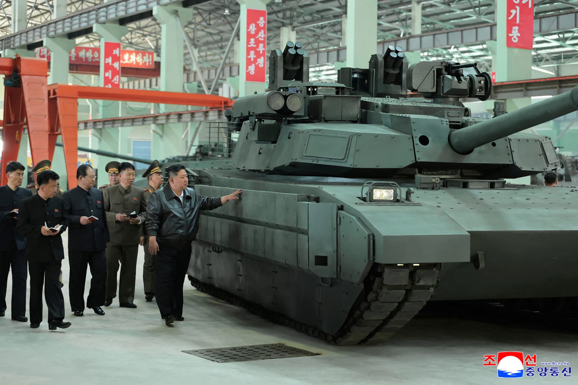 Între modernizare și mesaj politic. Kim Jong Un anunță revoluția blindată a armatei nord-coreene