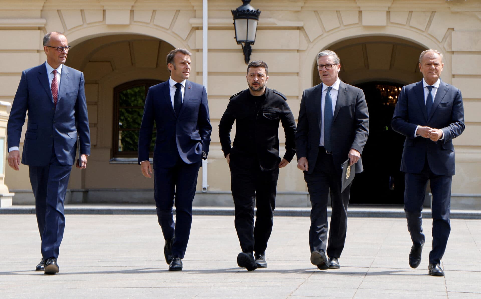 Avertismentul lui Macron. Fără armistițiu, sancțiuni țintite