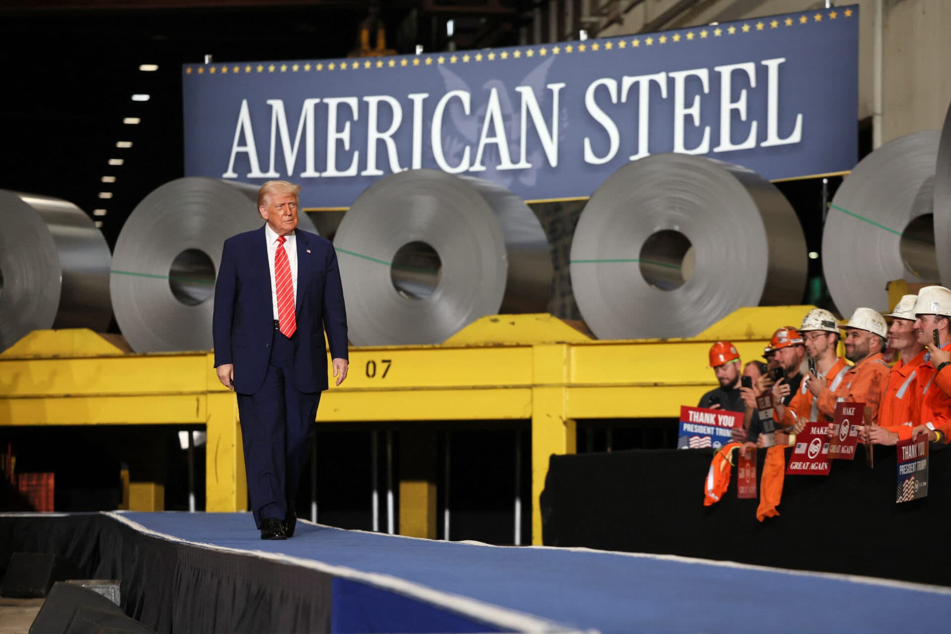 Trump reia ofensiva comercială. Tarife majorate pentru oțel și aluminiu la 50%