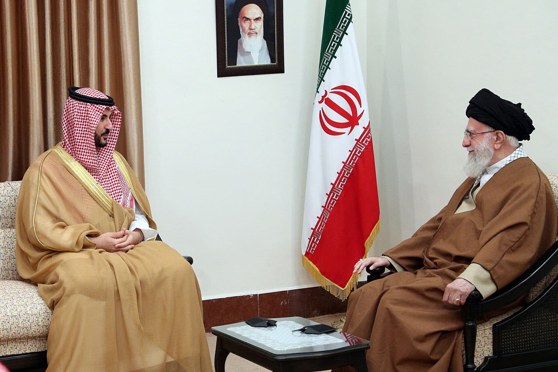 Fereastra diplomatică se îngustează. Iranul, avertizat de Arabia Saudită