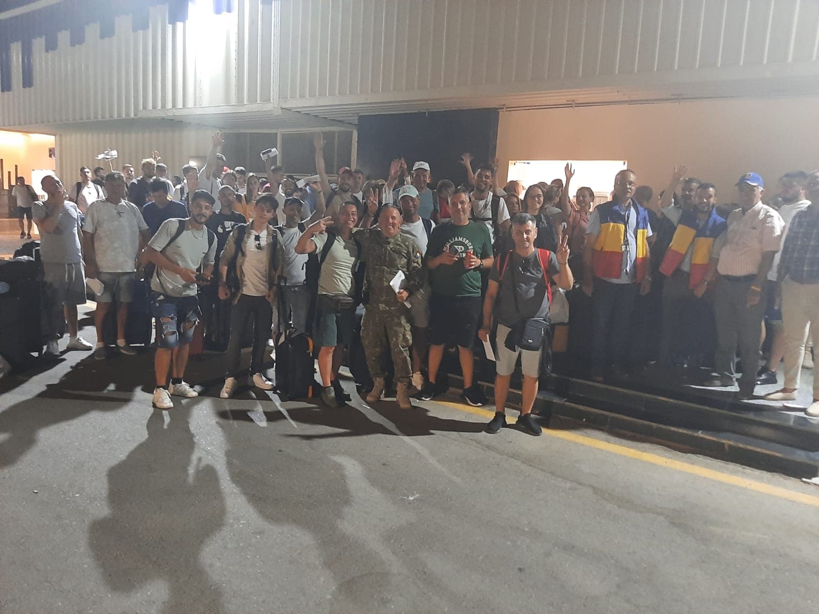 Români repatriați în siguranță din Orientul Apropiat. Alți 37 sunt în drum spre casă