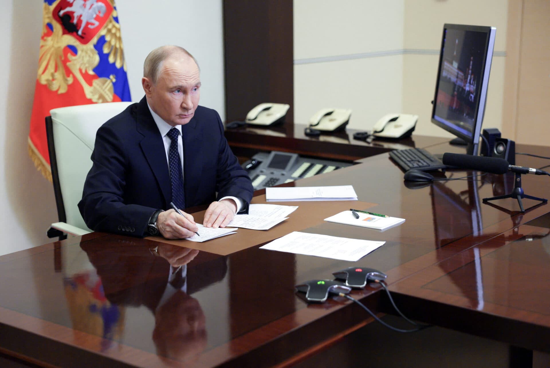 Putin acuză Kievul de teroare și pune sub semnul întrebării negocierile de pace