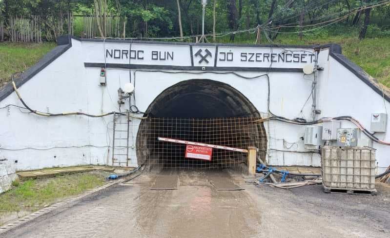 Problemele de la Praid se amplifică. A apărut riscul de prăbușire a planşeului vechii mine
