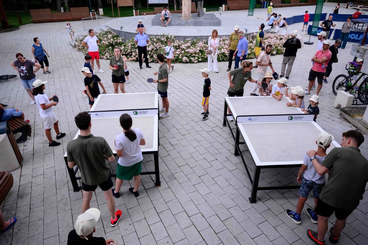 „Tricolorii” s-au antrenat în parc alături de copii!