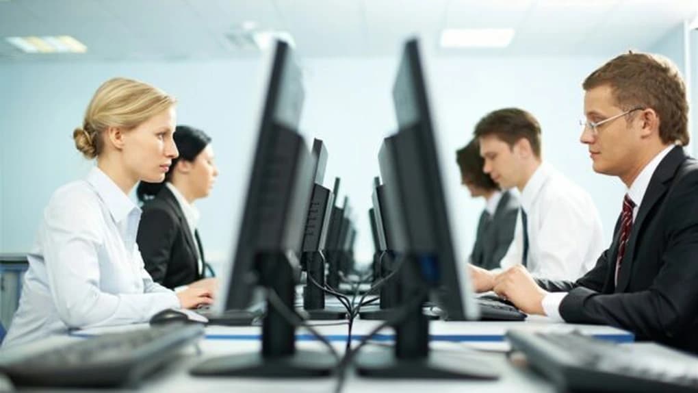 Ai firmă? Primești 2.250 lei/lună dacă angajezi aceste persoane vulnerabile