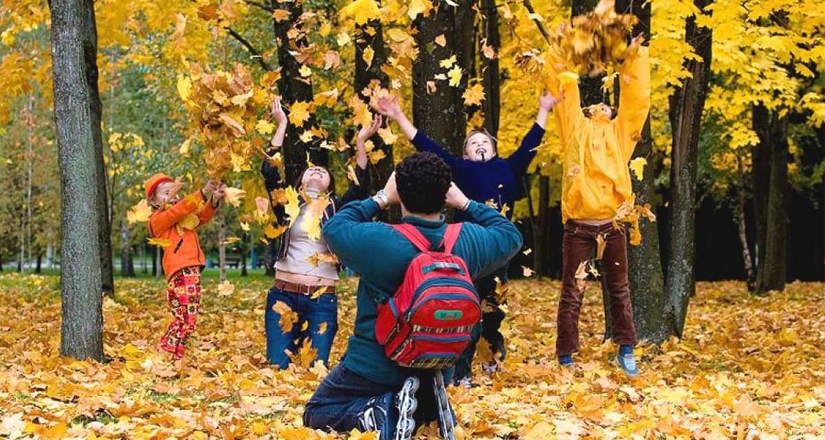 Vacanța de toamnă cu buget redus: idei simple și activități care aduc bucurie copiilor